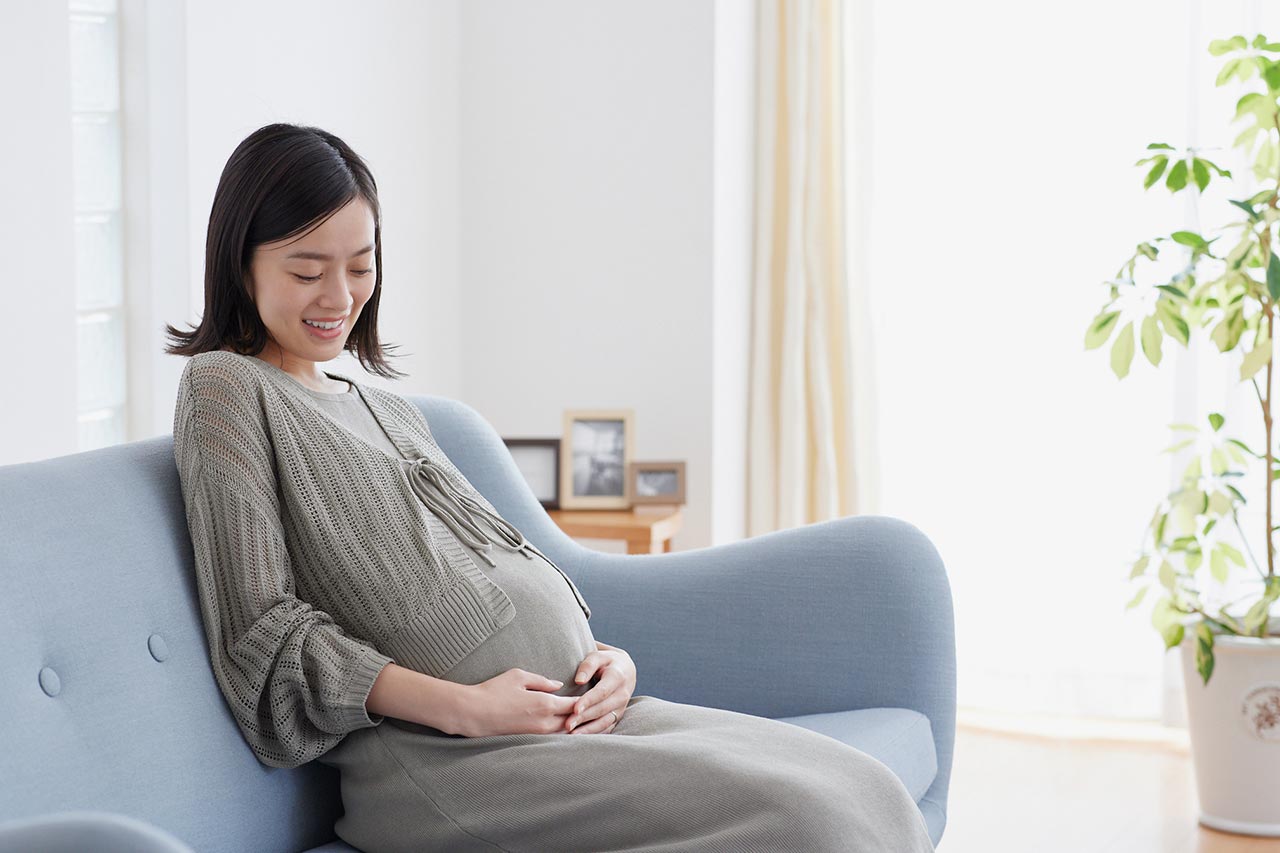 リラックスしている妊婦さん